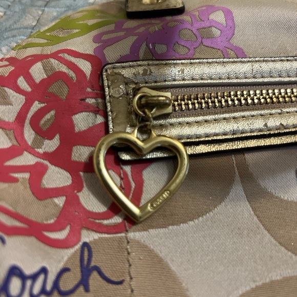 Coach Poppy - Picture 10 of 12